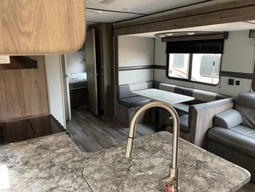 2021 Zinger 32' Dining area