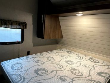 2018 Zinger Bedroom