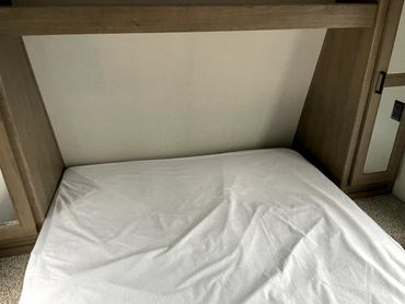 2021 Hideout Master bedroom bed