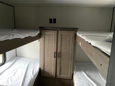 2021 Hideout Bunk beds