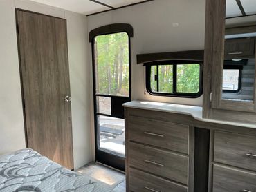 2021 Zinger 32' Second Entrance door