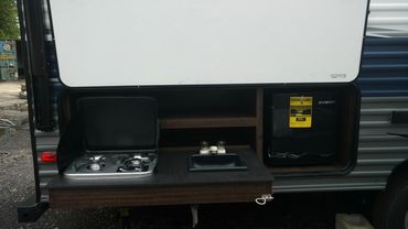 2018 Zinger Outside Kitchen