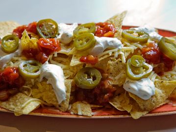 Serving food daily 12-9 mini plates and sharers like nachos as well as the best burgers and pizzas