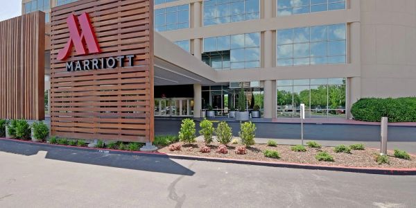 Front entrance of a Marriott hotel building.