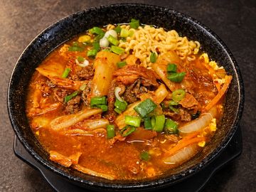 Bulgogi Kimchi Ramyun 불고기 김치 라면