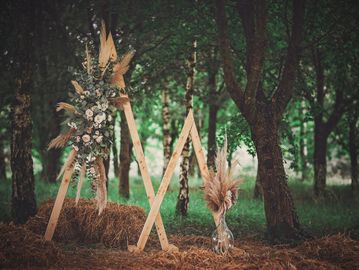 Boho & Rustic Backdrops available to hire for weddings and events throuout Berkshire and beyond.