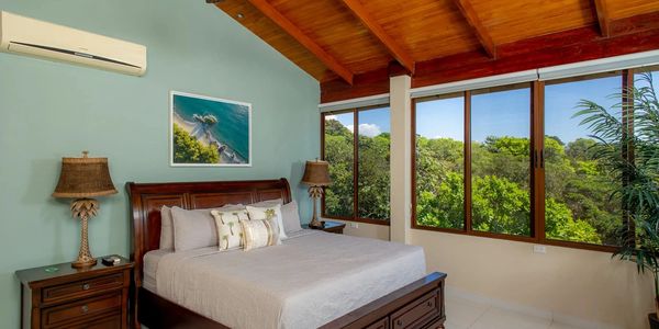 King bed accommodation for a 200 hour yoga teacher training retreat Quepos Manuel Antonio Costa Rica