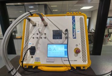Tettex winding analyser 2293 with connected cables and display screen.