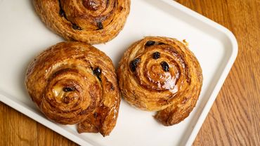 Cinnamon raisin croissants