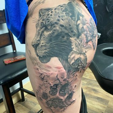 Black and grey leopard and floral thigh tattoo by Eric at Steel Rod Tattoo in Indianapolis
