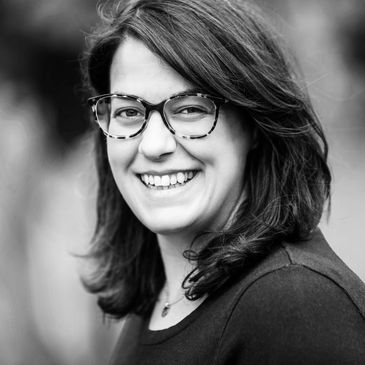 Suzy Sanders headshot, Episode 05 Crodie Files Podcast