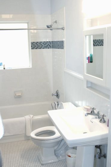 Arts and Crafts bathroom with pedestal sink and octagon white tile,