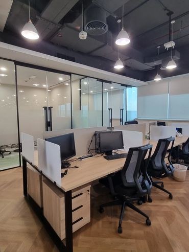 Office interior with glass partition in Dubai – modern design and functional workspace layout.