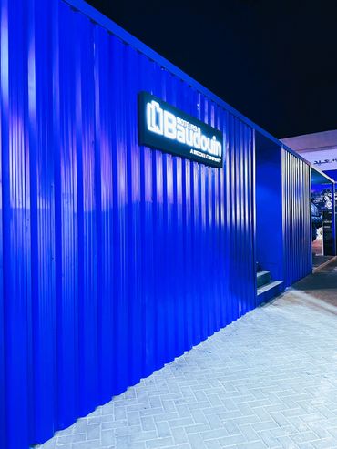 Outdoor exhibition stand in Dubai for Baudouin – bold design showcasing large industrial machines.