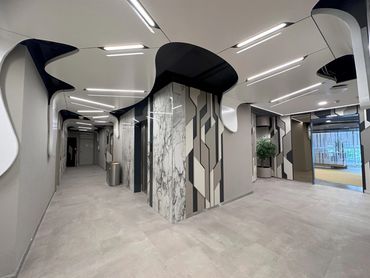 Corporate office interior design in Dubai with modern ceiling design and smart layout