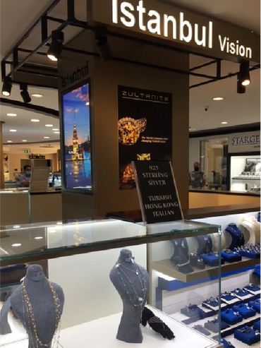 Custom kiosk design for Istanbul Vision Jewellery in Dubai, displaying luxury jewelry with style.