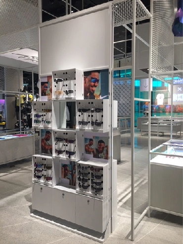 NIKE Eye Wear custom kiosk design in Dubai, blending style, space efficiency, and brand visibility.