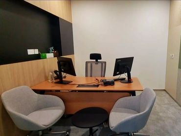 Office interior with glass partition in Dubai – modern design and functional workspace layout.