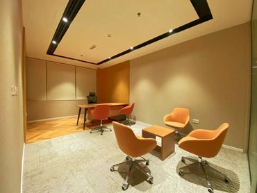 Corporate office interior design in Dubai with ergonomic furniture and glass partitions for a modern workspace.