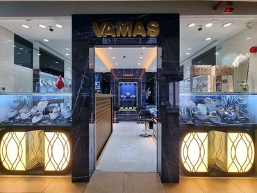 Retail jewellery store interior in Dubai with bespoke displays and luxury-inspired design elements.
