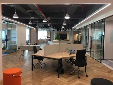 Corporate office interior design in Dubai with ergonomic furniture and modern workspace
