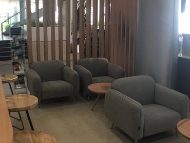 Wood-accented F&B interior in Dubai for Healthy Farm Eatery – warm, natural, and inviting design.