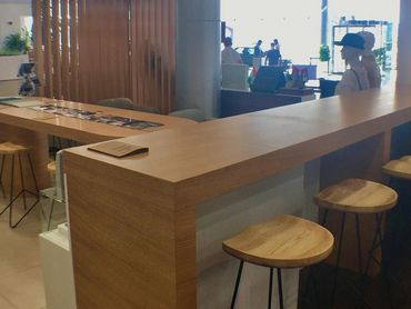 Wood-accented F&B interior in Dubai for Healthy Farm Eatery – warm, natural, and inviting design.