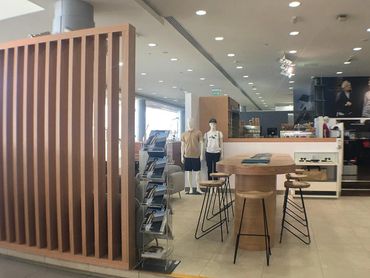 Wood-accented F&B interior in Dubai for Healthy Farm Eatery – warm, natural, and inviting design.