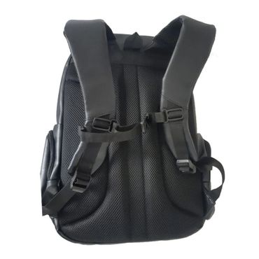 Visão traseira da mochila em couro sintético com costas e alças traseiras acolchoadas.