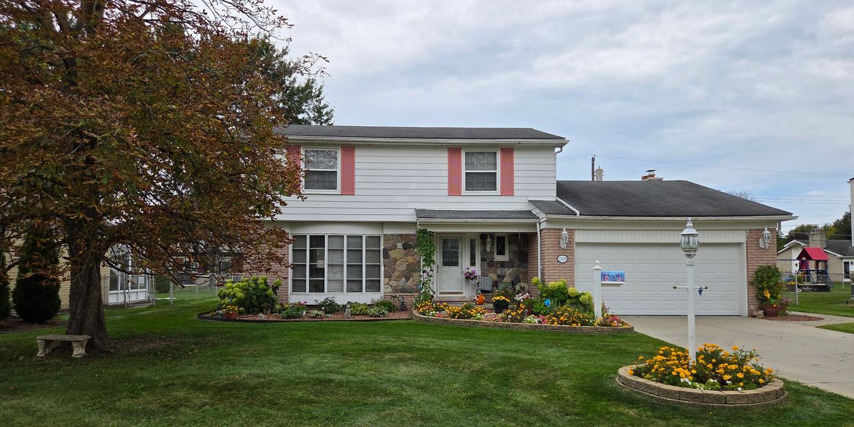 Lawn maintenance in Livonia, MI. Lawn mowing services. Lawn care service.