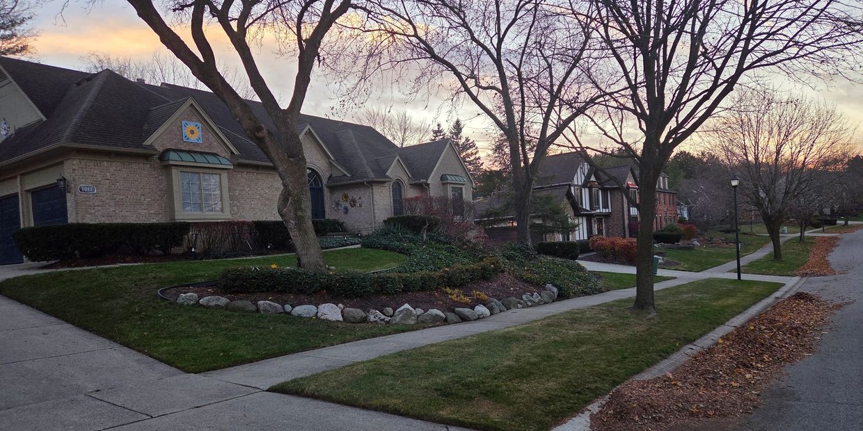 Lawn Maintenance Services in Novi, MI. Spring & Fall Leaf Cleanup Services. Lawn mowing.
