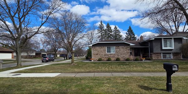 Lawn maintenance services in Canton, MI. Lawn mowing service. Lawn care service.