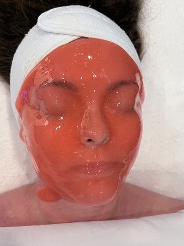 Customized facial with jelly mask