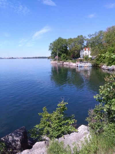 A poem focussed on the relaxing yet challenging game of golf, which forces us to continuously raise