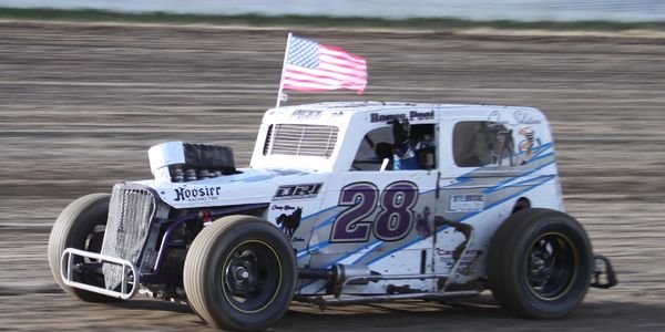 Dwarf car racing using Extreme Mufflers