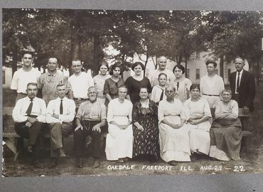 Portrait of 19 adults with hand lettered caption at the bottom that says Oakdale, Freeport, IL, Augu