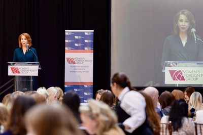 Jennifer Ewbank giving a speech before the Women's Foreign Policy Group.