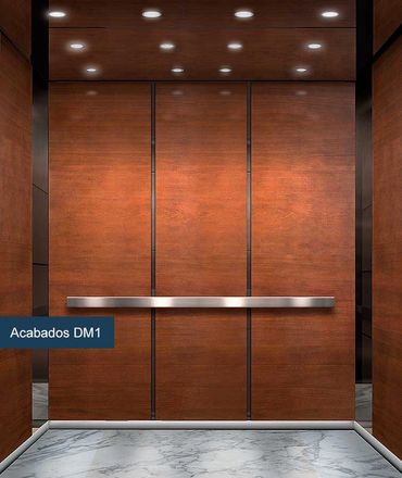 Vista frontal de un elevador para pasajeros de madera natural y mármol marca GIE