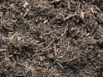 This all natural Indiana hardwood that has been ground and shred into a rich brown mulch. 