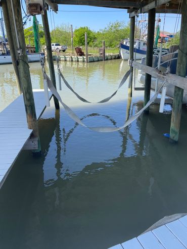 10,000lbs lifts available for single and pontoon style hulls. Sized for boats up to 26’ in length