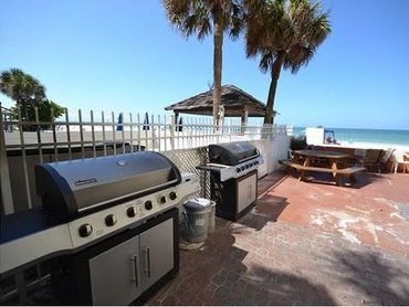 Barbecue grilles, Las Brisas, Madeira Beach Florida