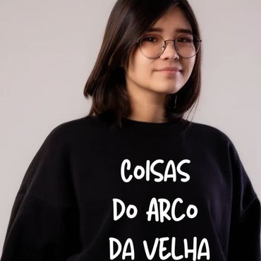 Sweat “Coisas do arco da velha” - Disponível em várias cores.