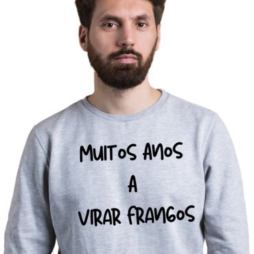 Sweat “Muitos anos a virar frangos” - Disponível em várias cores.