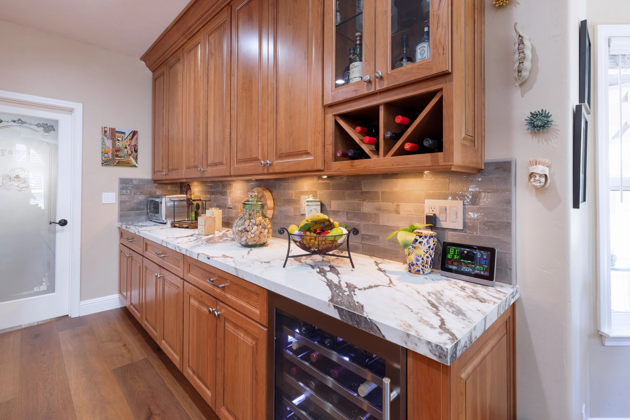 Wow, look at this Quartize,  with natural wood cabinets, a full island,