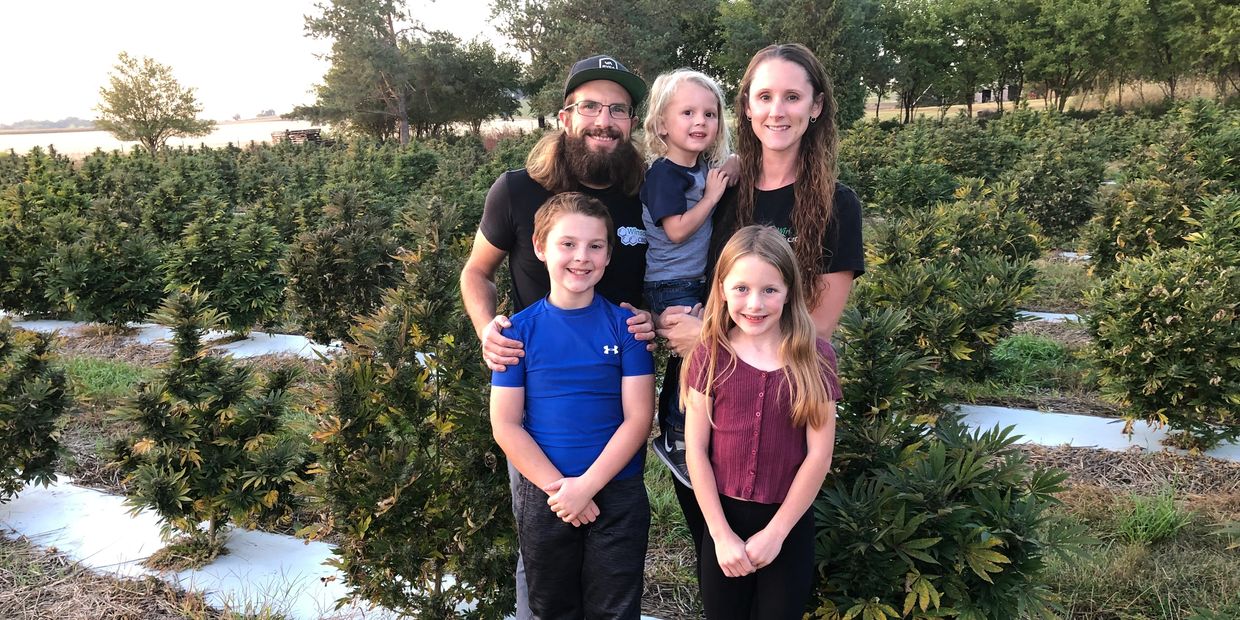 Jake, Lea and family in front of the hemp field