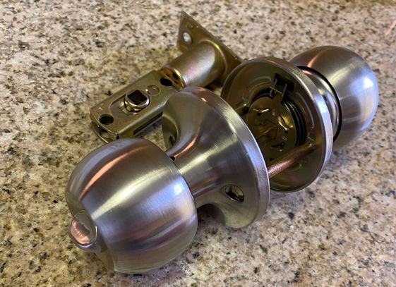 door handle 2 sides lock on one side with clutch