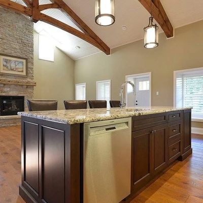 Luxurious granite countertop by Stone Innovation—fabricated and installed in Guelph and area.