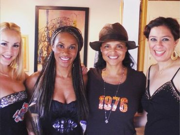 Muizz Gallery (Newport Beach)
Keariene Muizz & Friends