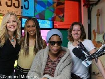 Radio Caravan KX 93.5 FM
Jill Harvey 
Keariene Muizz 
Macy Gray 
April 
Scott Hays
Photo Credit: Fa