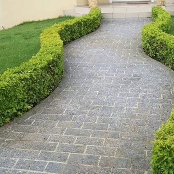 Calçada em Pedra Miracema Cinza Olho de Pomba 11,5x23